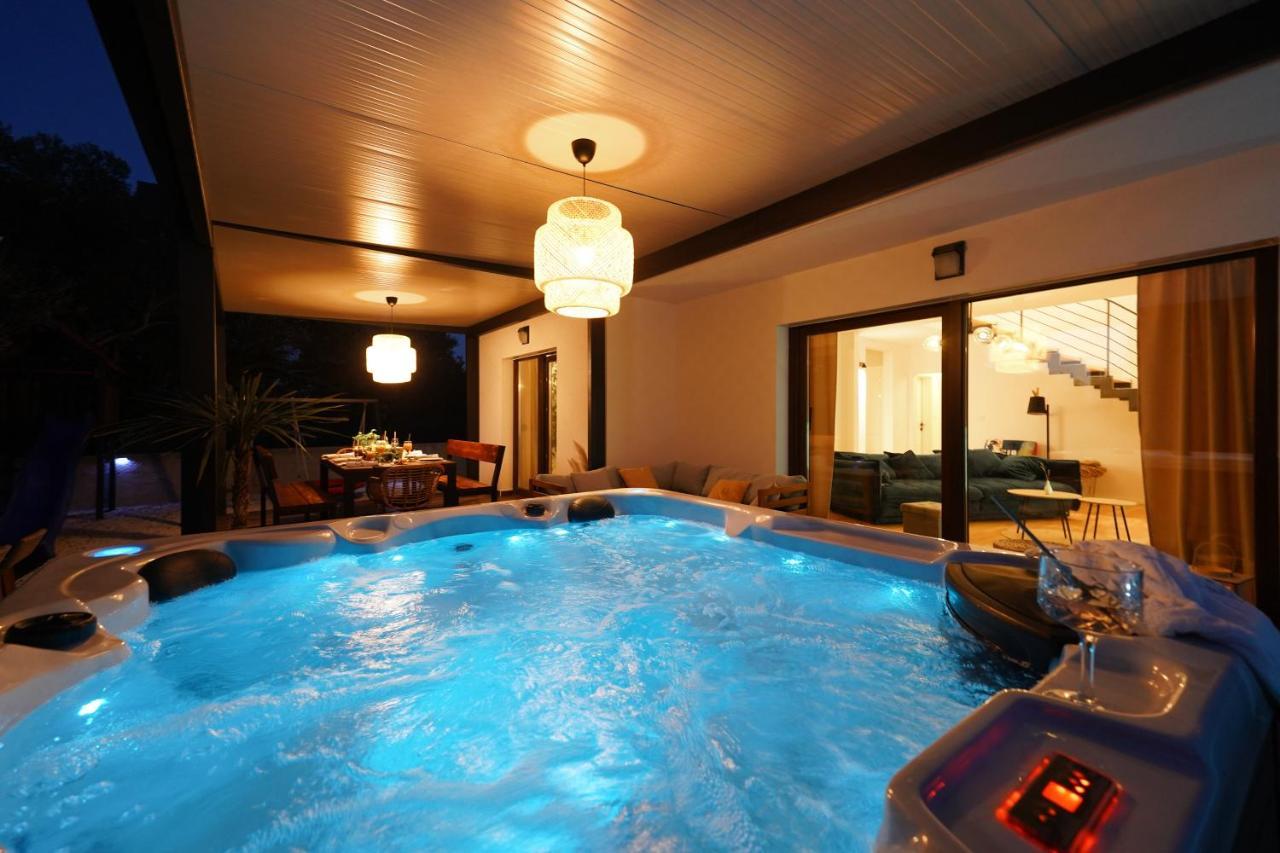 Villa Suncica With Heated Pool, Jacuzzi And Bikes Near Zadar Сукошан Экстерьер фото