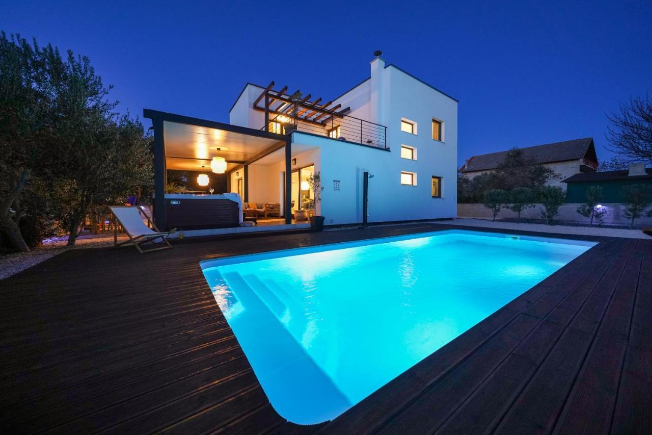 Villa Suncica With Heated Pool, Jacuzzi And Bikes Near Zadar Сукошан Экстерьер фото